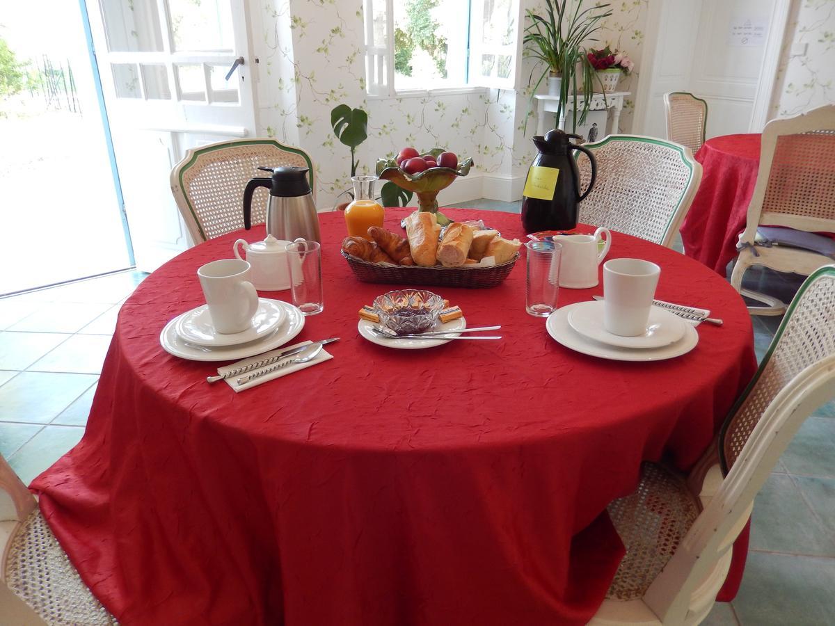 Bed and Breakfast Chateau Rousselle Saint-Ciers-de-Canesse Екстер'єр фото