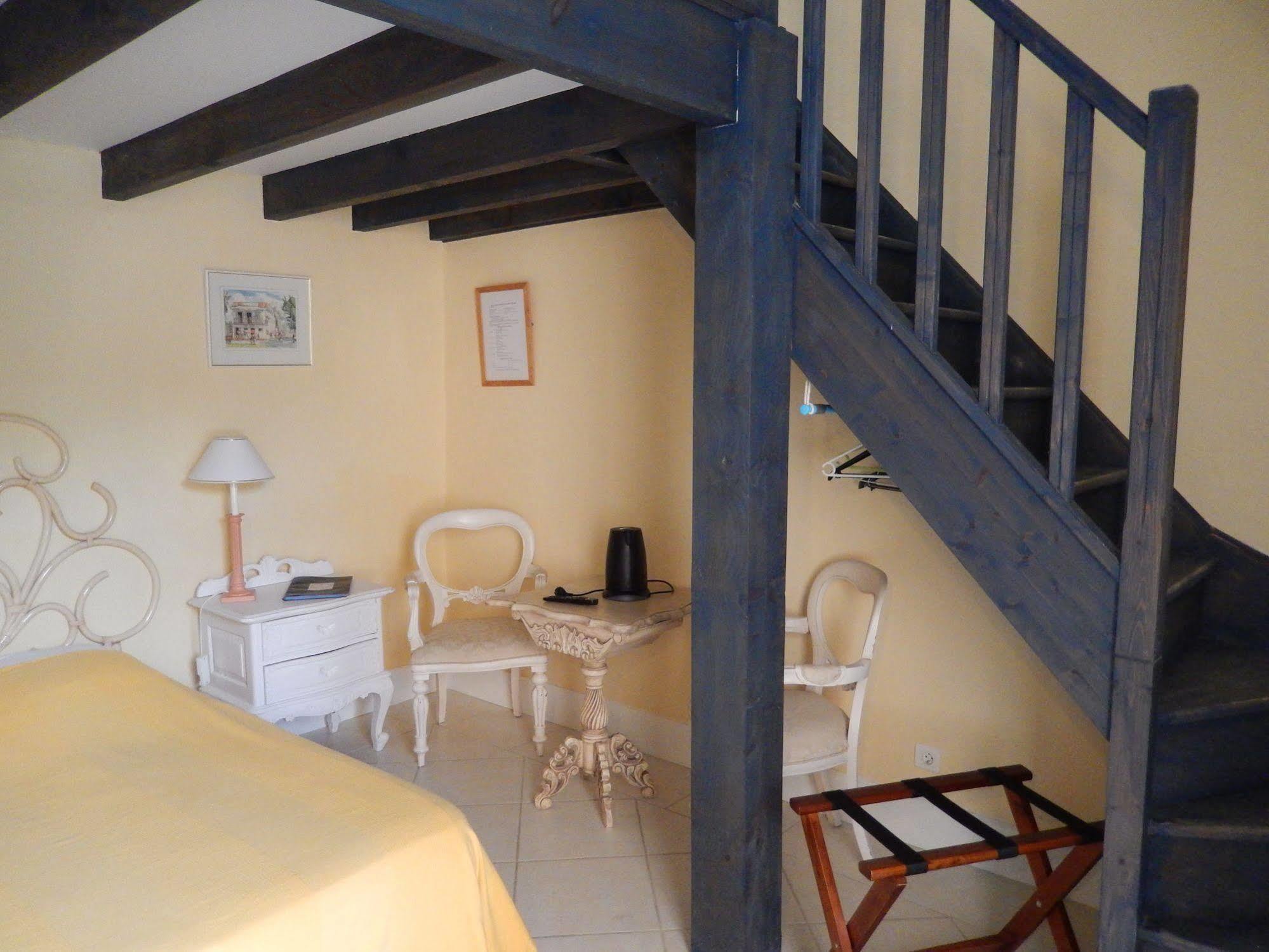 Bed and Breakfast Chateau Rousselle Saint-Ciers-de-Canesse Екстер'єр фото