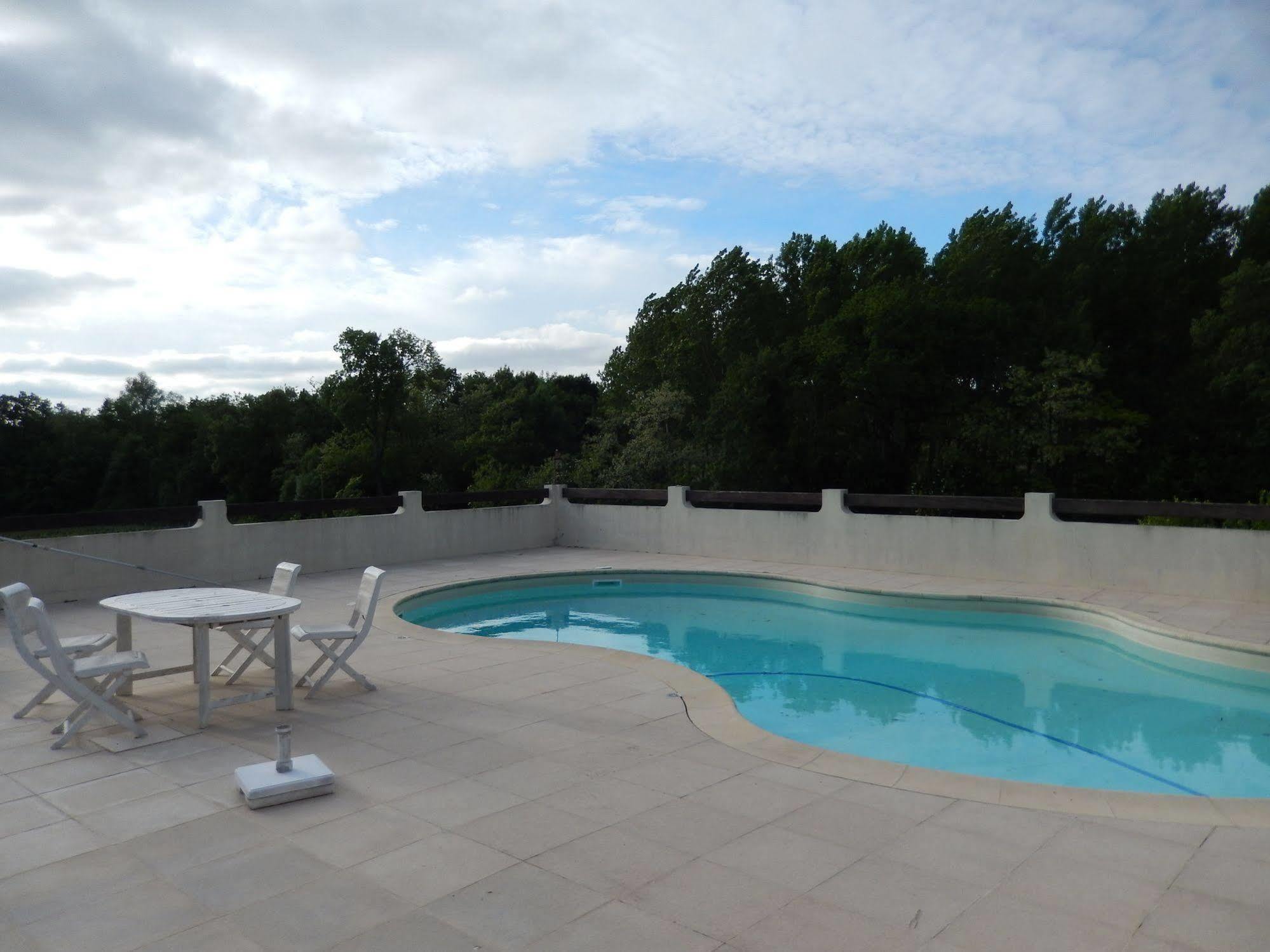 Bed and Breakfast Chateau Rousselle Saint-Ciers-de-Canesse Екстер'єр фото
